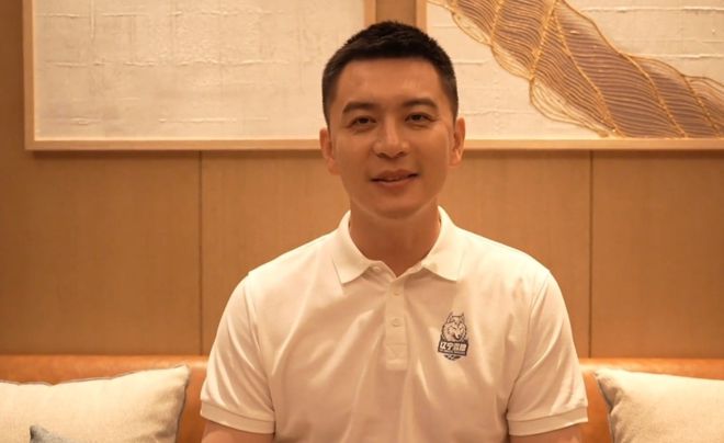 刚官宣杨鸣已穿上新俱乐部工作服西装照回归男神本色！赢博体育